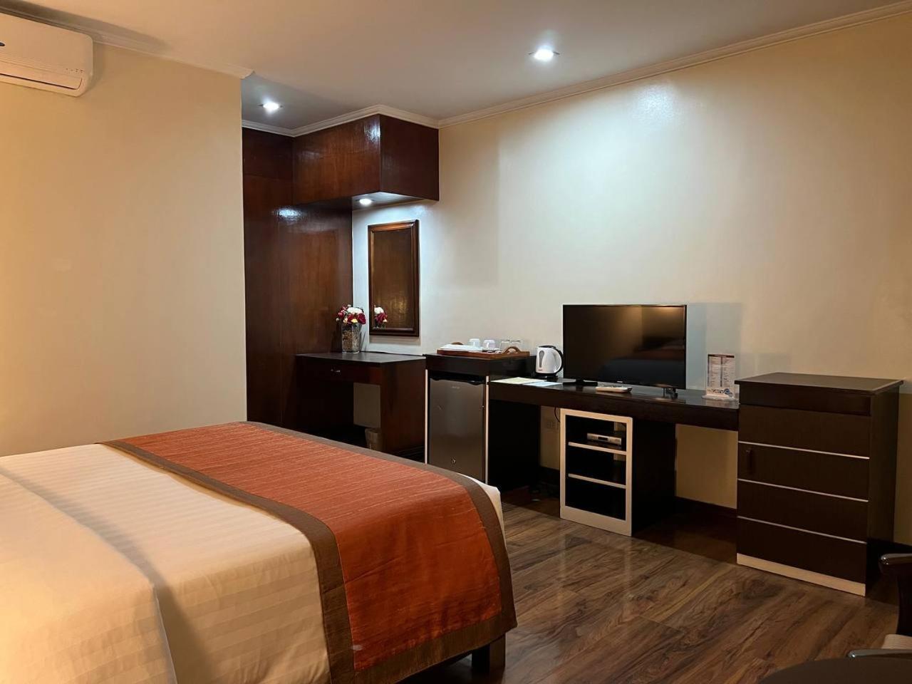 Subic Residencias Olongapo Extérieur photo