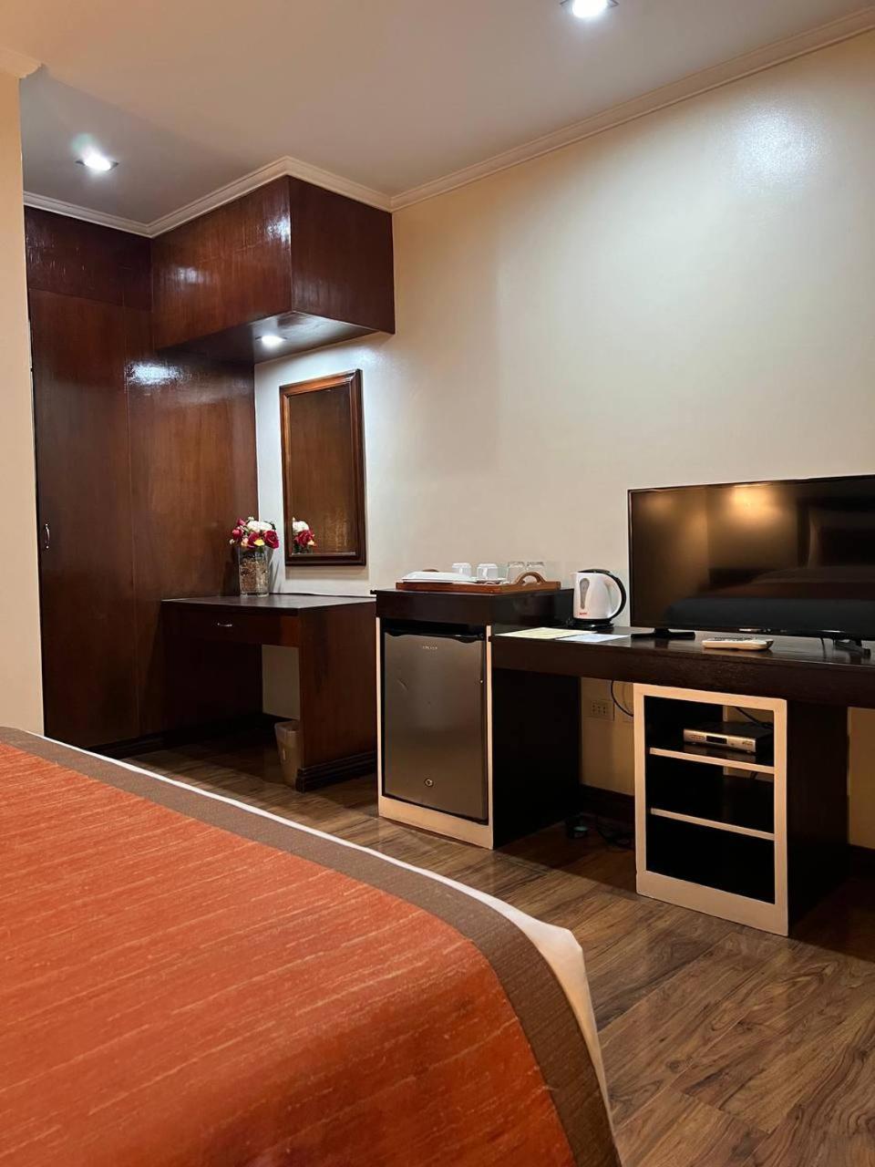Subic Residencias Olongapo Extérieur photo